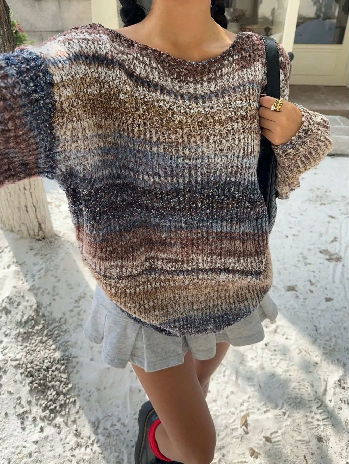 Женский вязаный свитер оверсайз с разноцветным полосатым узором, свободного кроя, повседневный стиль
Женский вязаный свитер оверсайз с разноцветным полосатым узором, свободного кроя, повседневный стиль