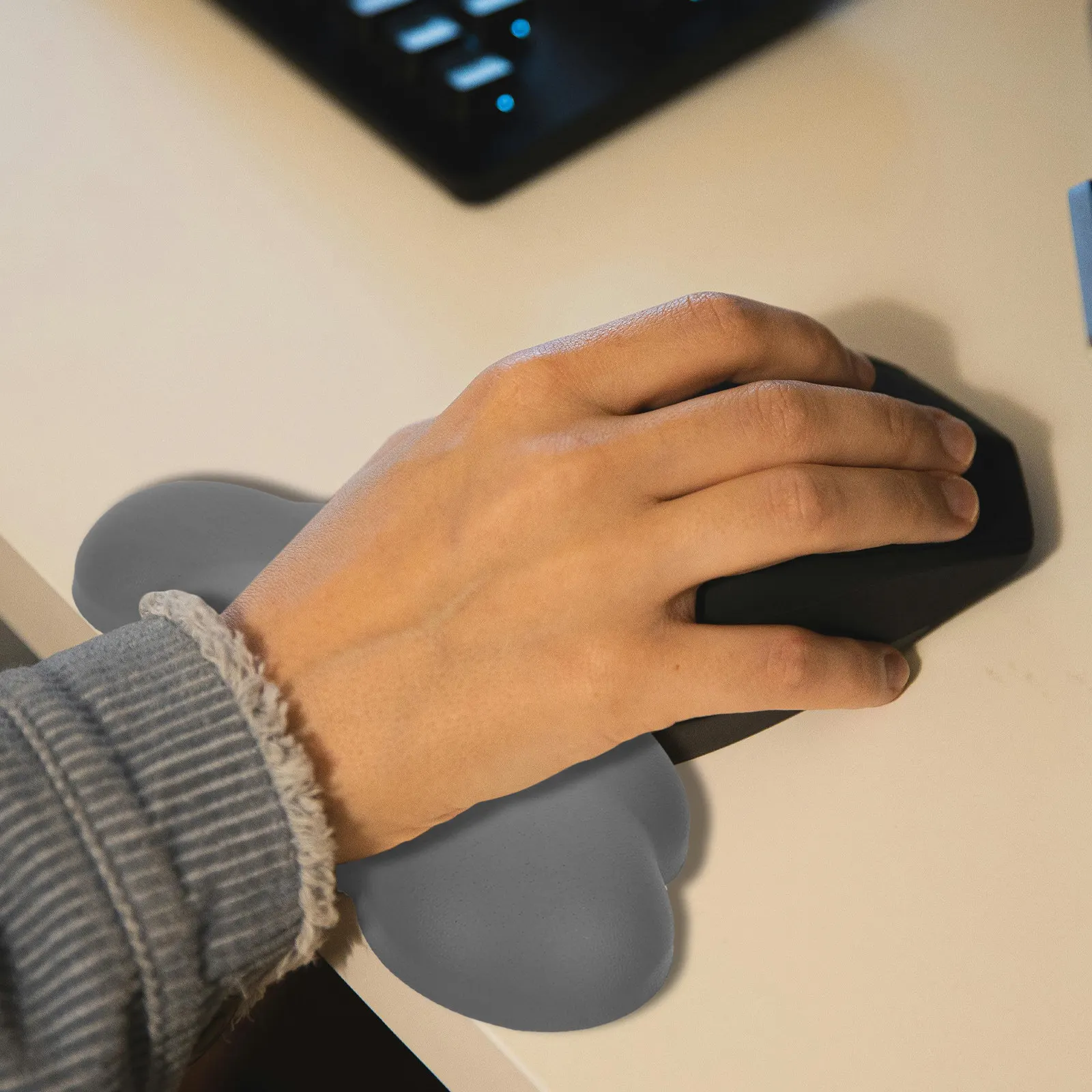 Office Keyboard Wrist Rest Pad Comfortable Soft Support for Typing Gaming Workstation Anti-Slip Fatigue Relief Cushion
Office Keyboard Wrist Rest Pad Comfortable Soft Support for Typing Gaming Workstation Anti-Slip Fatigue Relief Cushion