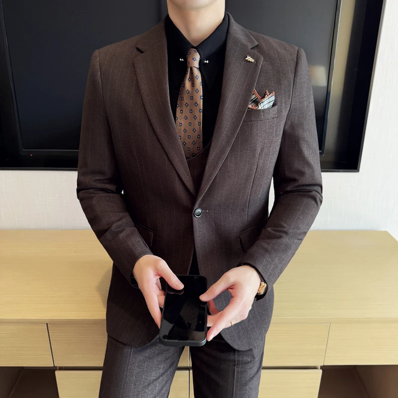 Simple men's business casual, fashionable and stylish suit, Korean-style slim-fit striped suit three-piece set
Simple men's business casual, fashionable and stylish suit, Korean-style slim-fit striped suit three-piece set