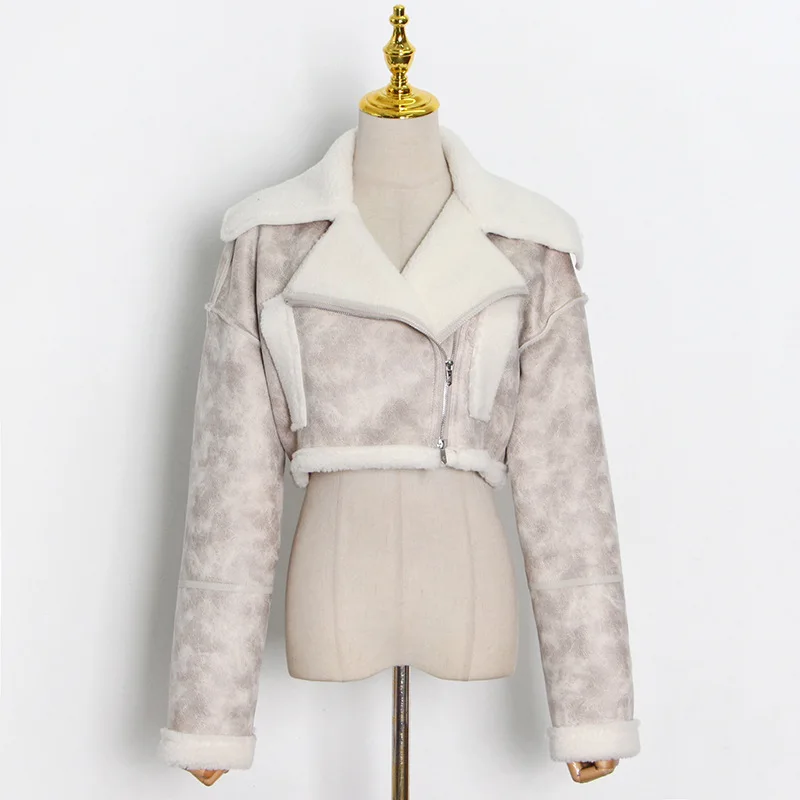 Women's Denim Jacketwinter New Thickened Women's Lapel Zipper Splicing Leather Short Style Personality Lamb Coat
Women's Denim Jacketwinter New Thickened Women's Lapel Zipper Splicing Leather Short Style Personality Lamb Coat