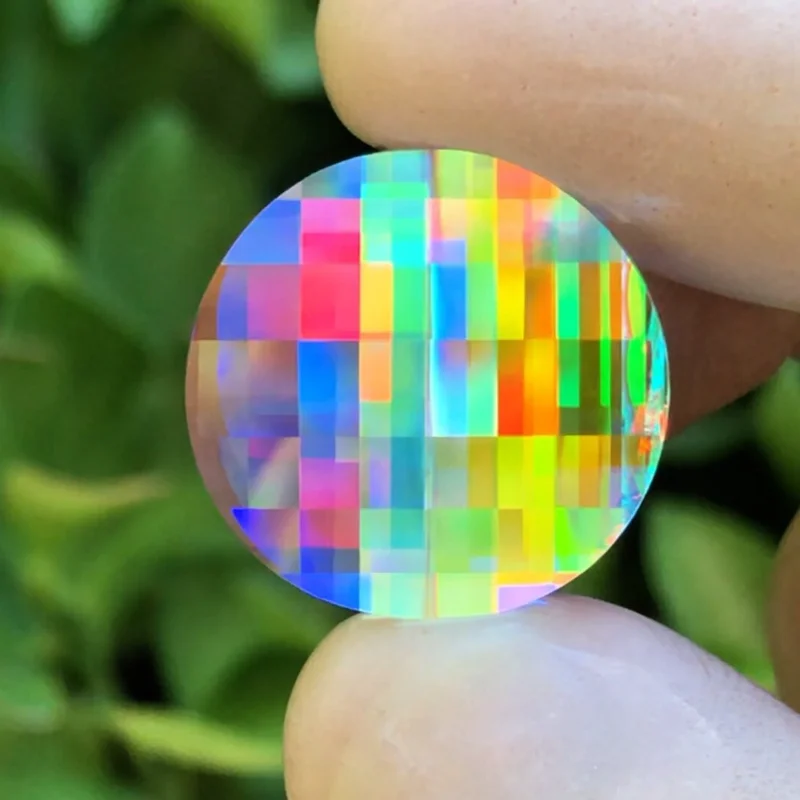 Circular mosaic-cut sun catcher Hand-polished. Approximately 19mm in size.
Circular mosaic-cut sun catcher Hand-polished. Approximately 19mm in size.