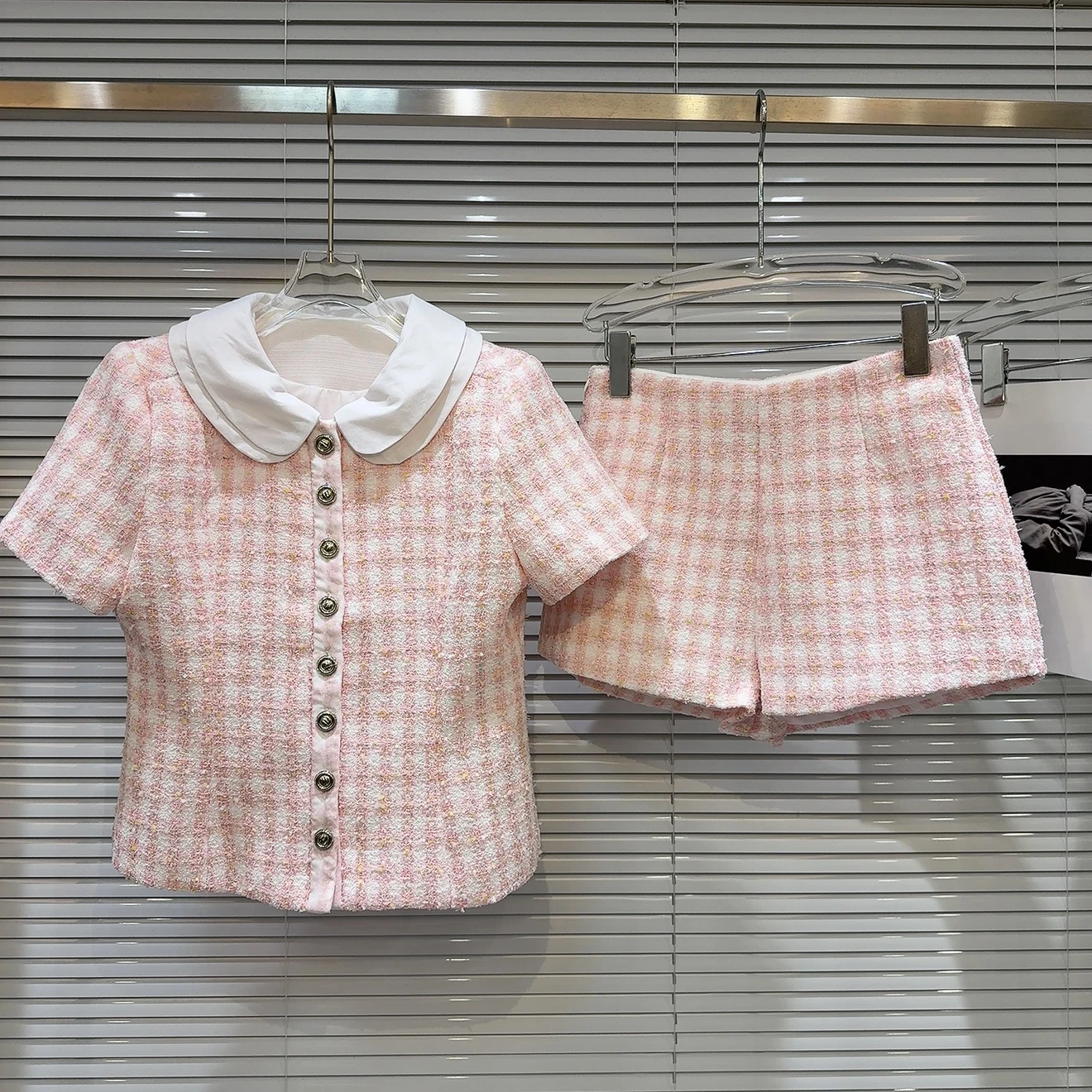 2025 Summer New Style Plaid Blouse with Ruffled Collar + Shorts Plaid Set tweed set suits for women with skirt 
2025 Summer New Style Plaid Blouse with Ruffled Collar + Shorts Plaid Set tweed set suits for women with skirt