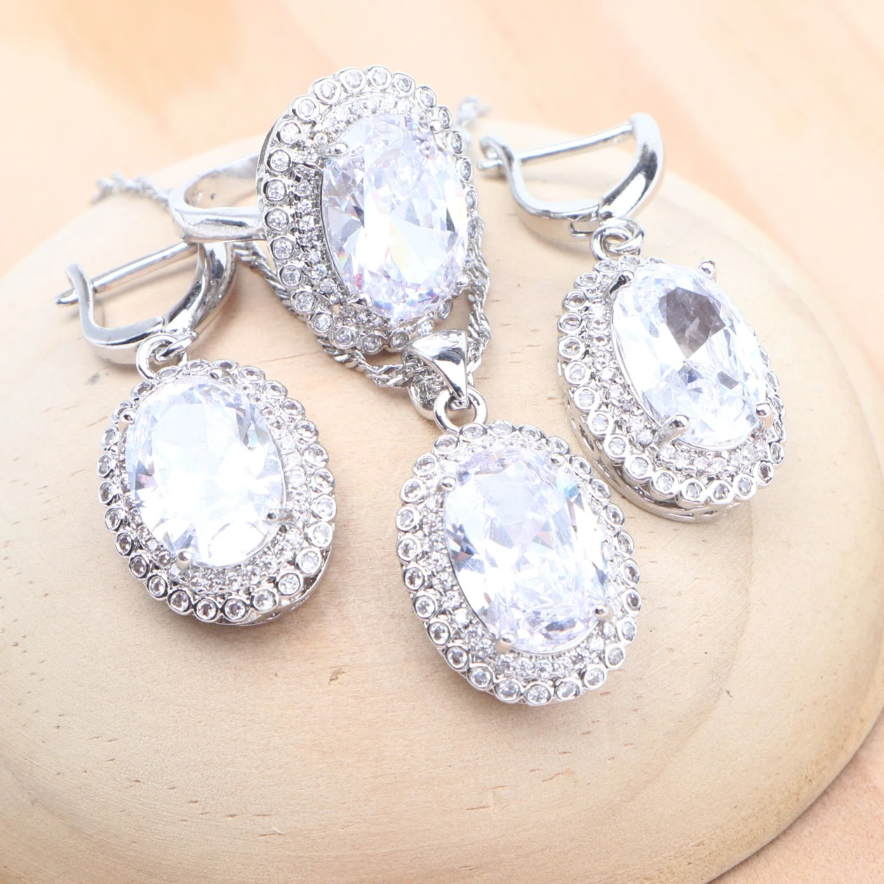 Bridal 925 Silver Jewelry Sets White Zircon Wedding Earrings Rings Pendant Necklace Stone Set For Women
Bridal 925 Silver Jewelry Sets White Zircon Wedding Earrings Rings Pendant Necklace Stone Set For Women