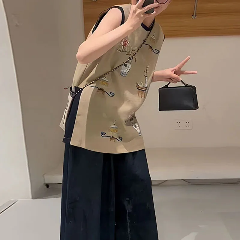 2026 Summer New Color Block Chinese Style Printed Midi Sleeveless Vest Women Chic Unique Fashion Top Elegant Casual Daily Wear
2026 Summer New Color Block Chinese Style Printed Midi Sleeveless Vest Women Chic Unique Fashion Top Elegant Casual Daily Wear