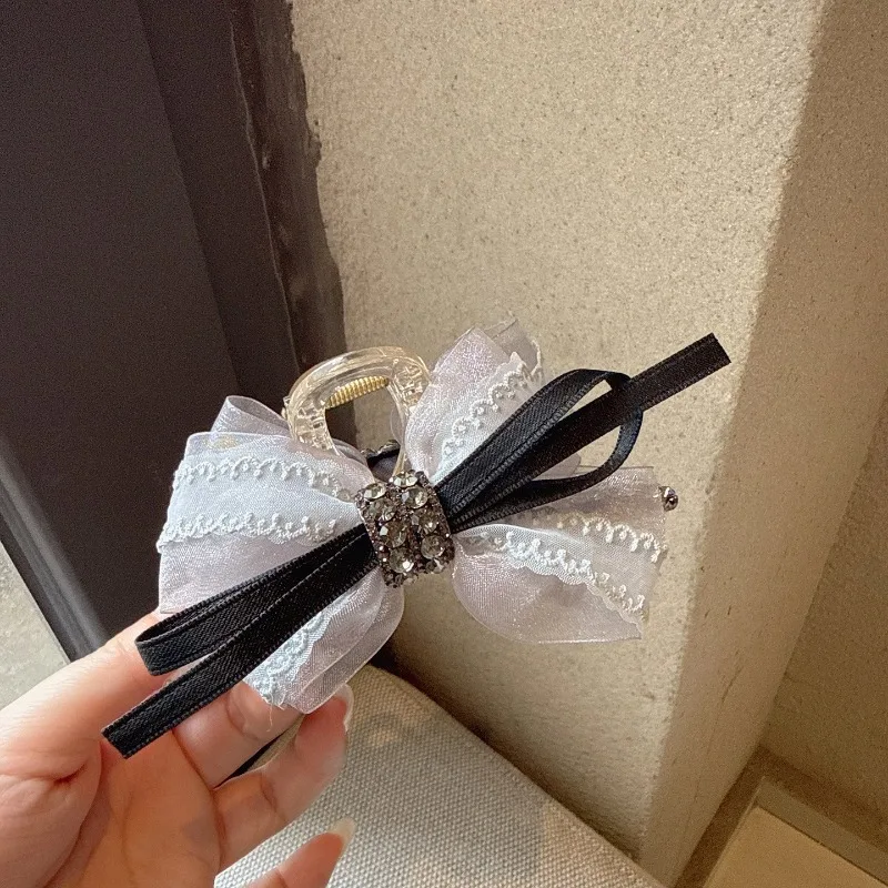 Korean-style Luxury Lace Bow Rhinestone Hair Claw Clip Elegant Shark Clip for Women French elegant back-of-head hair accessory
Korean-style Luxury Lace Bow Rhinestone Hair Claw Clip Elegant Shark Clip for Women French elegant back-of-head hair accessory