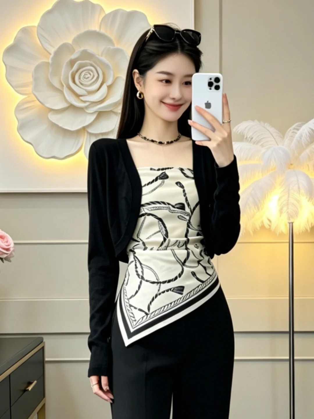 Beautiful Floral Print One-Shoulder Vest Thin Cardigan Two-Piece Set Women's Spring Summer Elegant Vacation Style Outfit
Beautiful Floral Print One-Shoulder Vest Thin Cardigan Two-Piece Set Women's Spring Summer Elegant Vacation Style Outfit