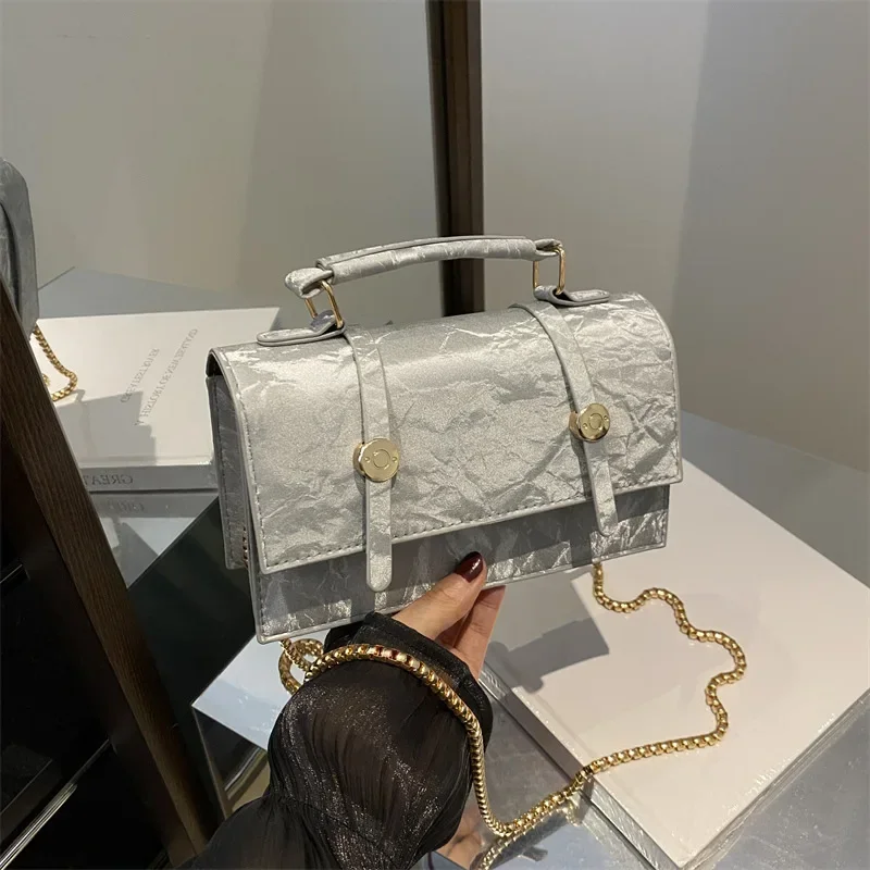 Niche design texture chain messenger bag fashionable personality small square bag
Niche design texture chain messenger bag fashionable personality small square bag