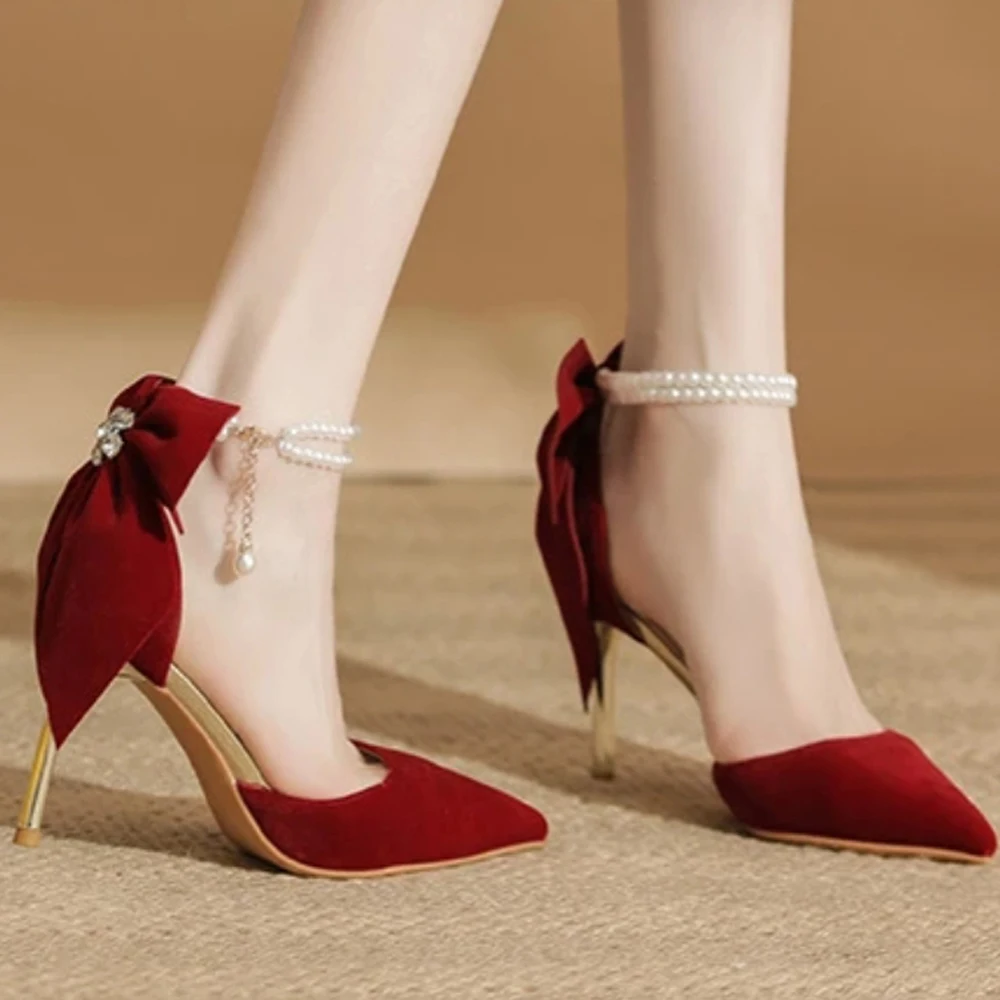 Red Pointed Toe Pumps with Pearl Buckle Strap and Bow Embellishment, Double Wear Design, Comfortable and Sturdy Beauty Shoes.
Red Pointed Toe Pumps with Pearl Buckle Strap and Bow Embellishment, Double Wear Design, Comfortable and Sturdy Beauty Shoes.