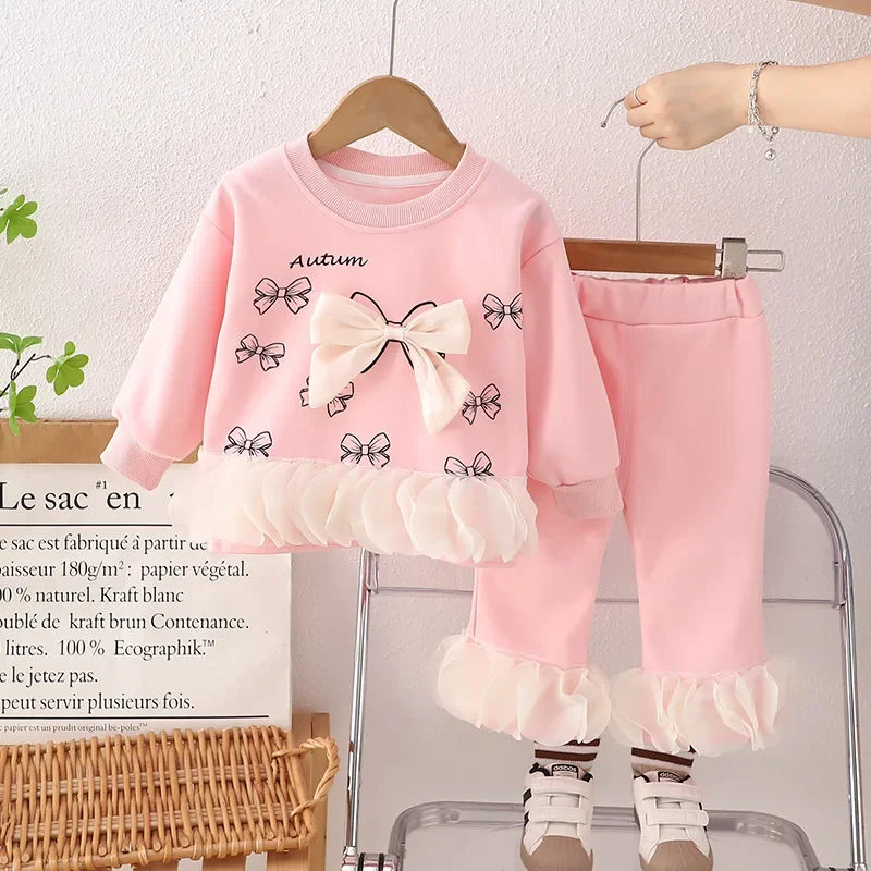 Fall Baby Girls Designer Luxury Clothes Christmans Outfits for Girl Butterfly Bow Printed Long Sleeve Hoodies and Pants Kids Set
Fall Baby Girls Designer Luxury Clothes Christmans Outfits for Girl Butterfly Bow Printed Long Sleeve Hoodies and Pants Kids Set