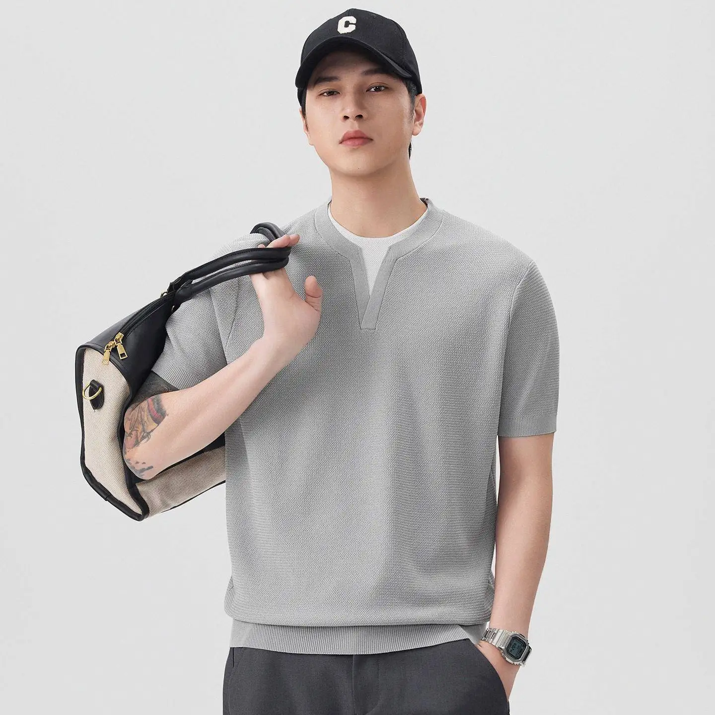 Laid-back Knitted Short Sleeve V-neck Shirt Casual Style Fake Two-Piece Spring 2026 New Old Money Trend Loose Fit Youth ...
Laid-back Knitted Short Sleeve V-neck Shirt Casual Style Fake Two-Piece Spring 2026 New Old Money Trend Loose Fit Youth ...