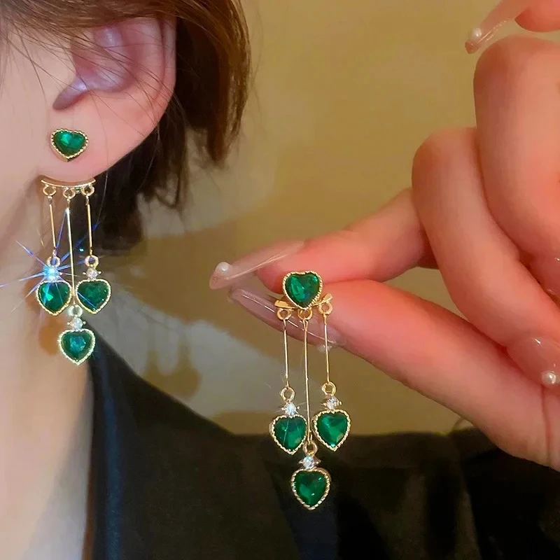 Retro Green Heart Tassel Pendant Gold Color Stud Earrings for Women New Fashion Luxury Temperament Ladies Party Premium Gift
Retro Green Heart Tassel Pendant Gold Color Stud Earrings for Women New Fashion Luxury Temperament Ladies Party Premium Gift