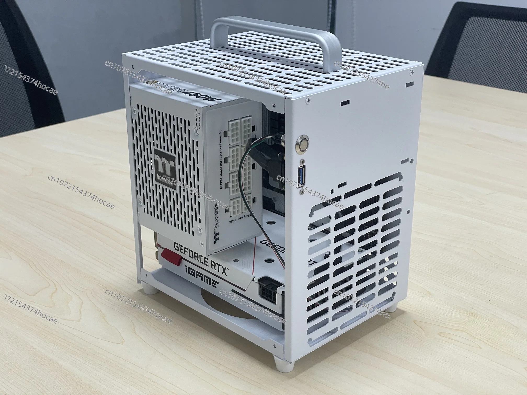 UFO200 chassis, black and white mini SFX power supply, independent graphics card chassis, directly plugged into ITX chassis
UFO200 chassis, black and white mini SFX power supply, independent graphics card chassis, directly plugged into ITX chassis