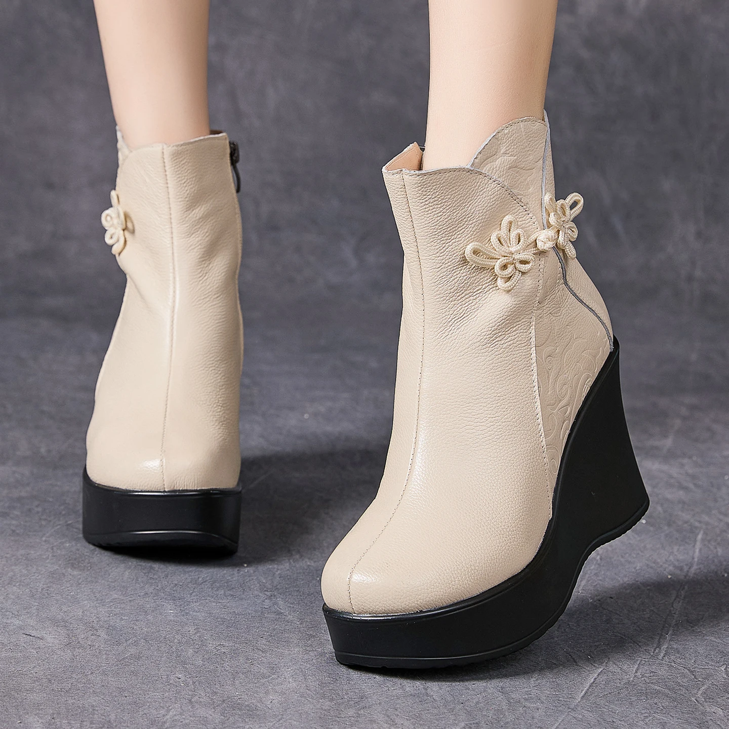 GKTINOO/женские ботинки ручной работы, ботильоны из натуральной кожи, винтажная женская обувь на платформе, ботинки на танкетке с круглым носком
GKTINOO/женские ботинки ручной работы, ботильоны из натуральной кожи, винтажная женская обувь на платформе, ботинки на танкетке с круглым носком