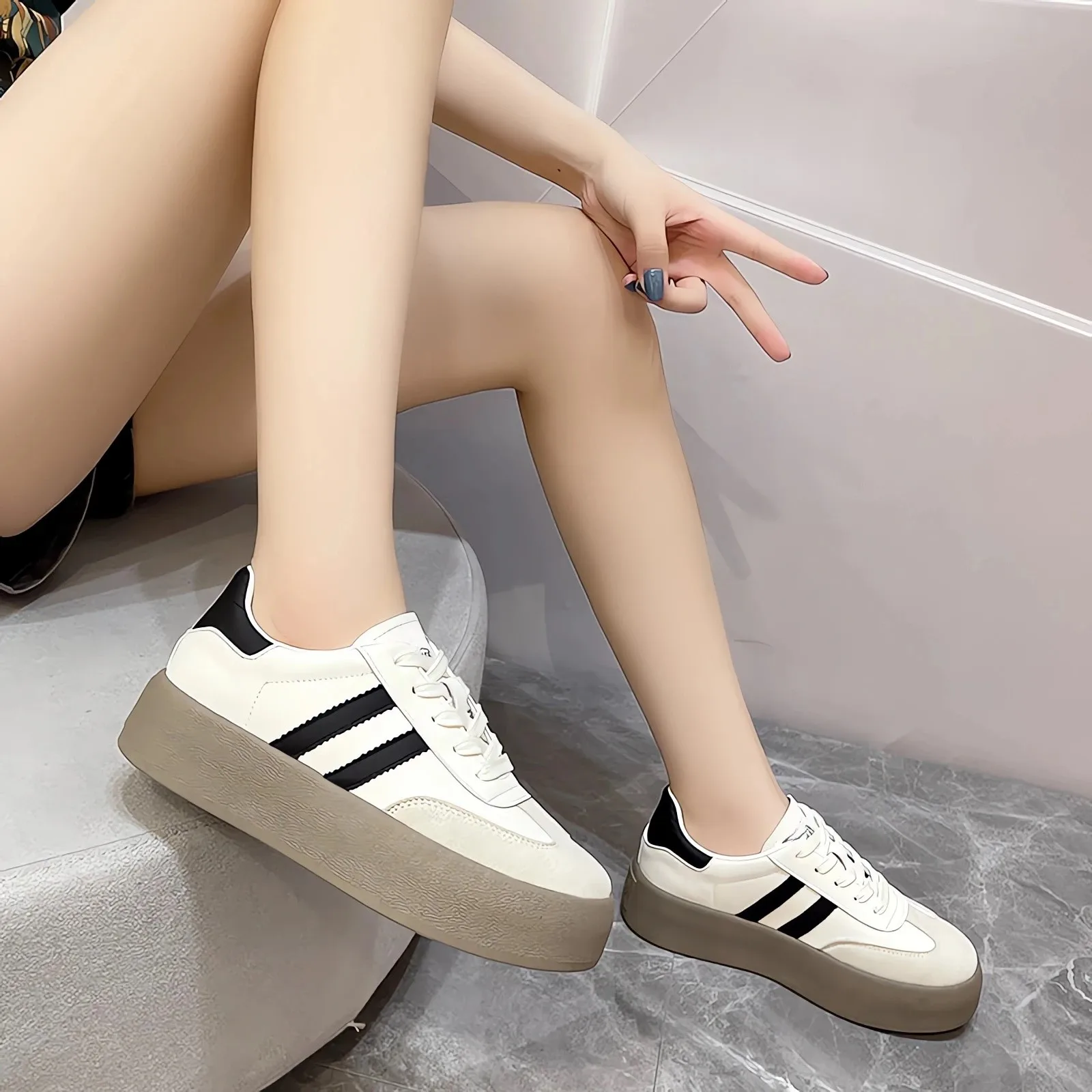 2024 New Fashion Ladies Spring Autumn Casual Shoes Outdoor Lace Up Sneakers for Women Female Comfortable Soft Sport Woman Shoes
2024 New Fashion Ladies Spring Autumn Casual Shoes Outdoor Lace Up Sneakers for Women Female Comfortable Soft Sport Woman Shoes