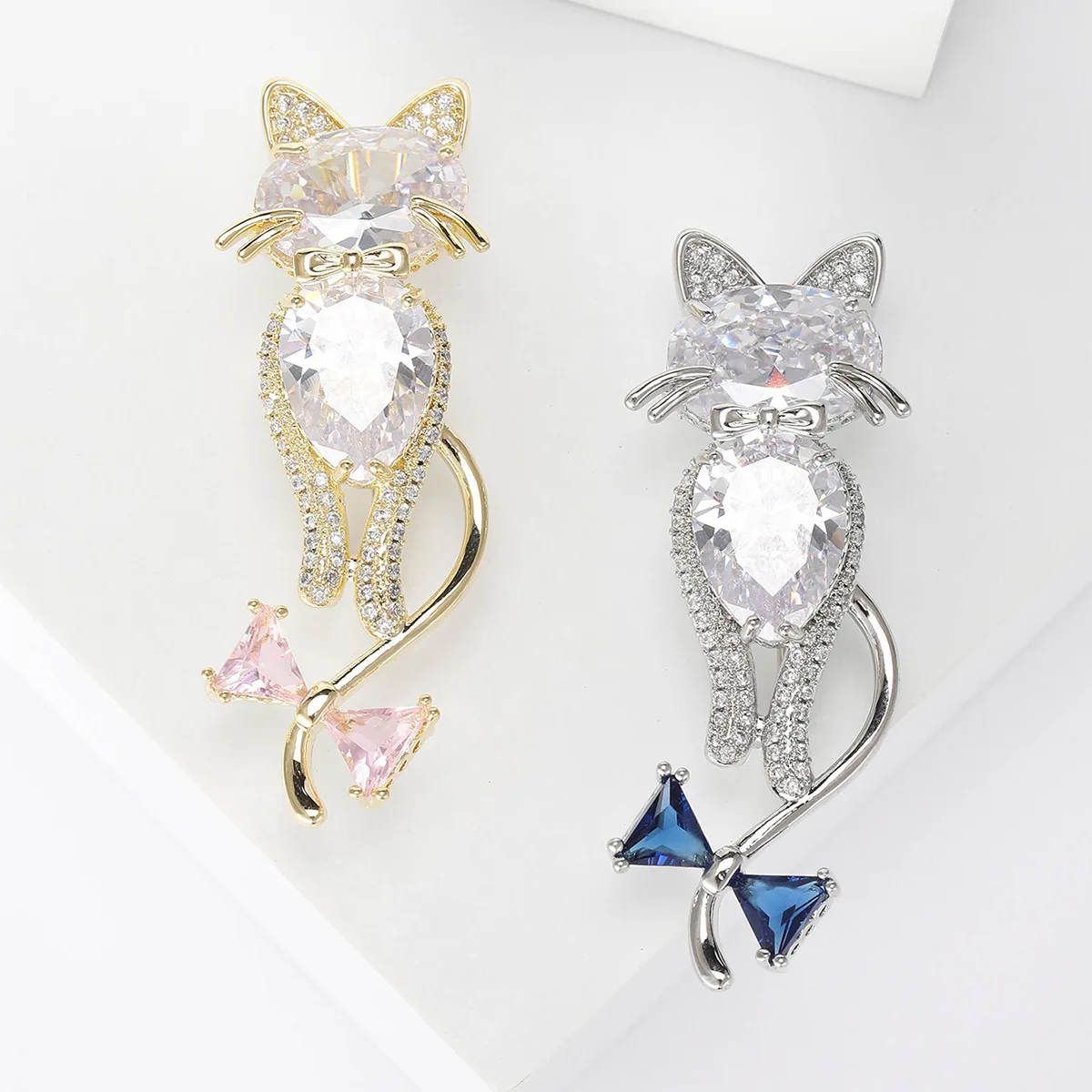 Cute Zircon Bow cat Brooch For Women, Unisex Animal Pins, Perfect For Office, Party, Casual Accessories, Gifts For Friends
Cute Zircon Bow cat Brooch For Women, Unisex Animal Pins, Perfect For Office, Party, Casual Accessories, Gifts For Friends