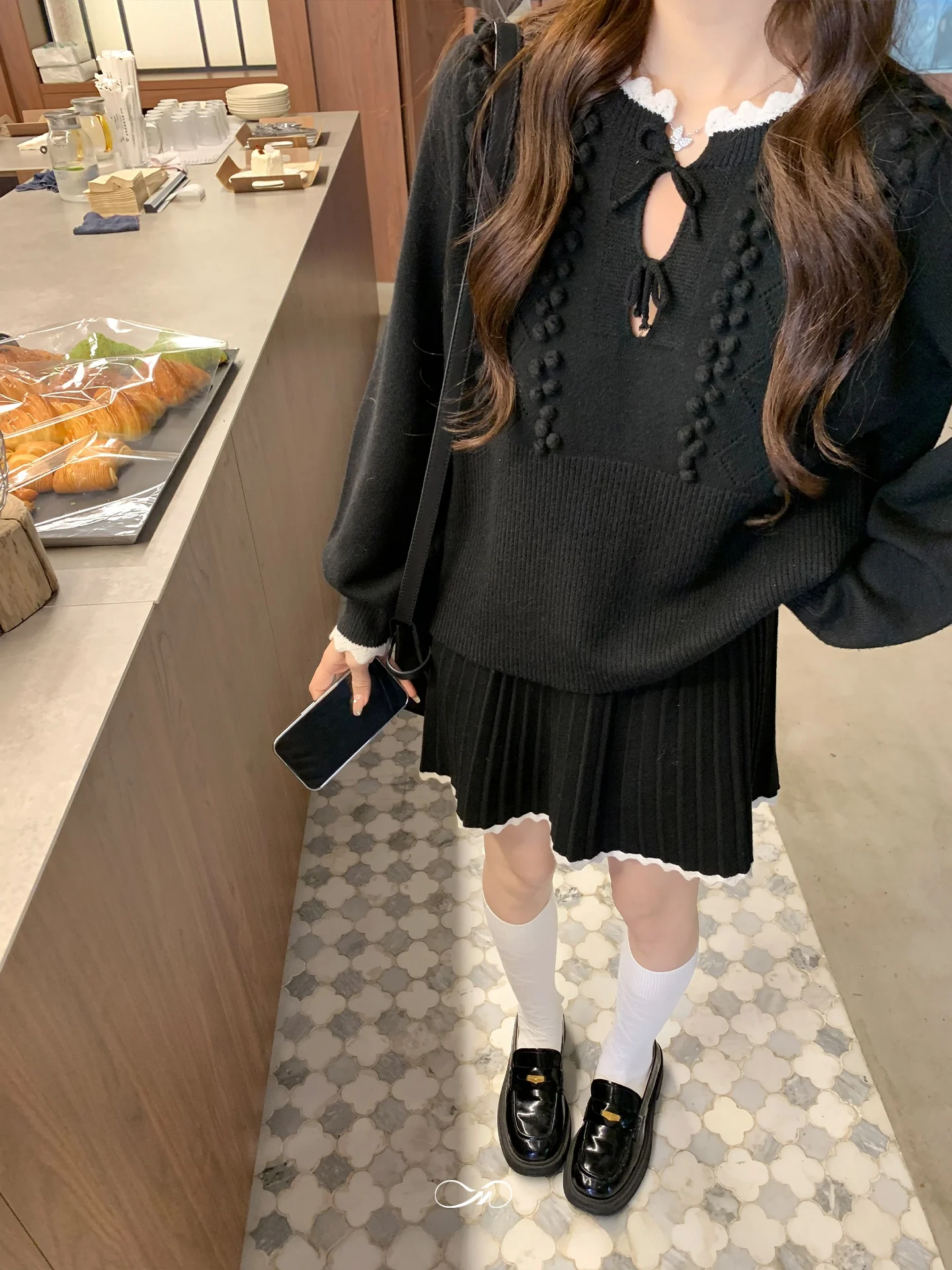 Комплект Maixi больших размеров: вязаный зимний повседневный костюм с юбкой А-силуэта с высокой талией, топом с длинным рукавом и круглым вырезом, и юбкой — комплект из двух предметов.
Комплект Maixi больших размеров: вязаный зимний повседневный костюм с юбкой А-силуэта с высокой талией, топом с длинным рукавом и круглым вырезом, и юбкой — комплект из двух предметов.