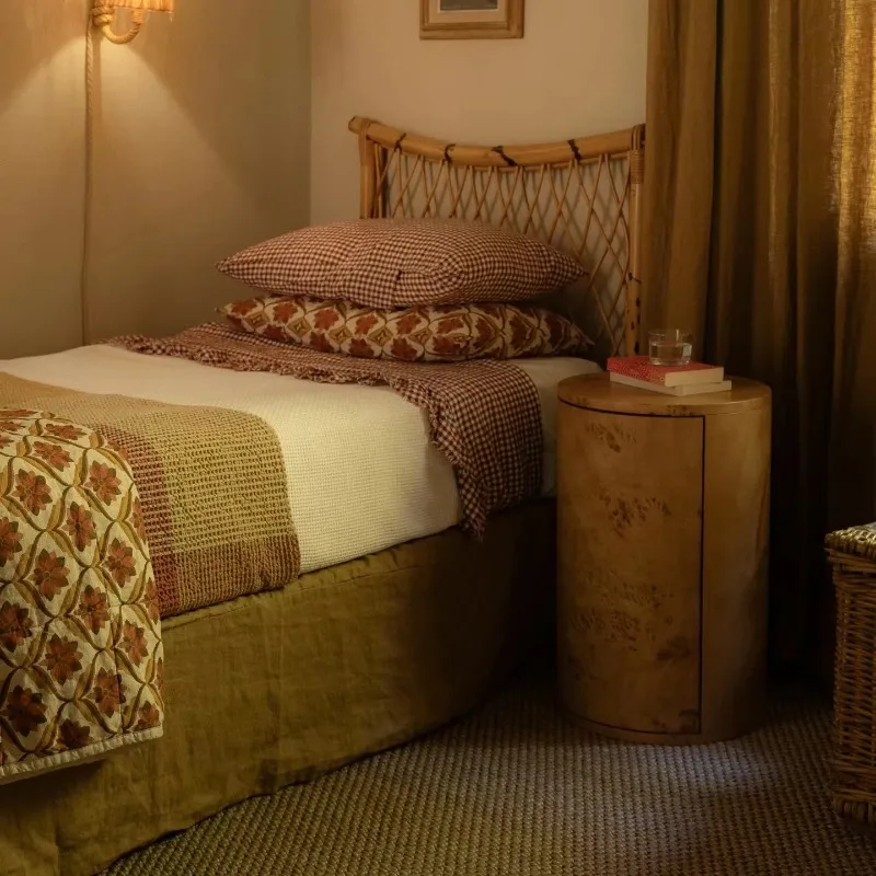 Прикроватная тумбочка для квартиры с текстурированным красным деревом, скрытые полки, 2 ящика, экологически чистое хранилище для спальни, левые и правые отверстия
Прикроватная тумбочка для квартиры с текстурированным красным деревом, скрытые полки, 2 ящика, экологически чистое хранилище для спальни, левые и правые отверстия