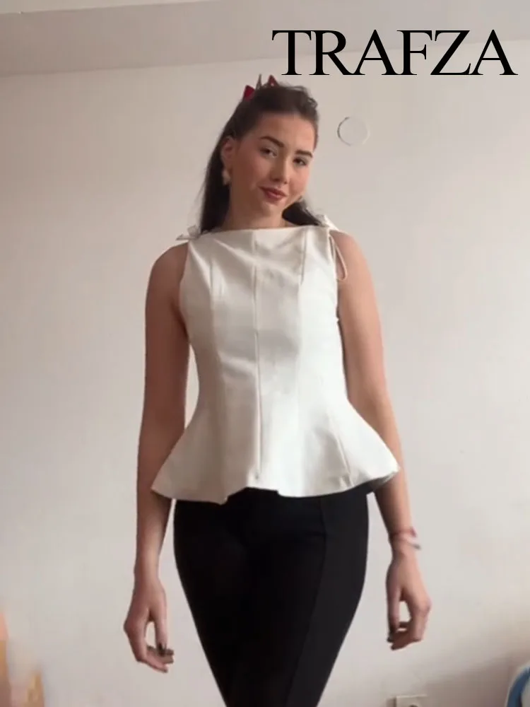 TRAFZA Summer New Fashion Women Tops Solid O-Neck Sleeveless Bow Decorate Zipper Female Streetwear Style Sexy Top 2 Color
TRAFZA Summer New Fashion Women Tops Solid O-Neck Sleeveless Bow Decorate Zipper Female Streetwear Style Sexy Top 2 Color