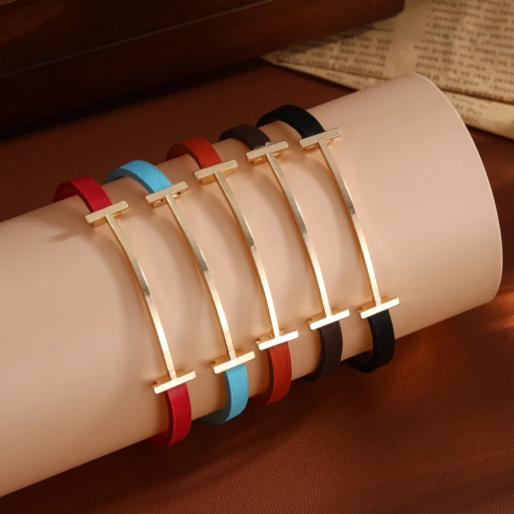 Uilz Fashion Leather Metal Bracelet for Men Women Simple I-Shaped Buckle Bracelet for Couples Holiday New Design Jewelry
Uilz Fashion Leather Metal Bracelet for Men Women Simple I-Shaped Buckle Bracelet for Couples Holiday New Design Jewelry
