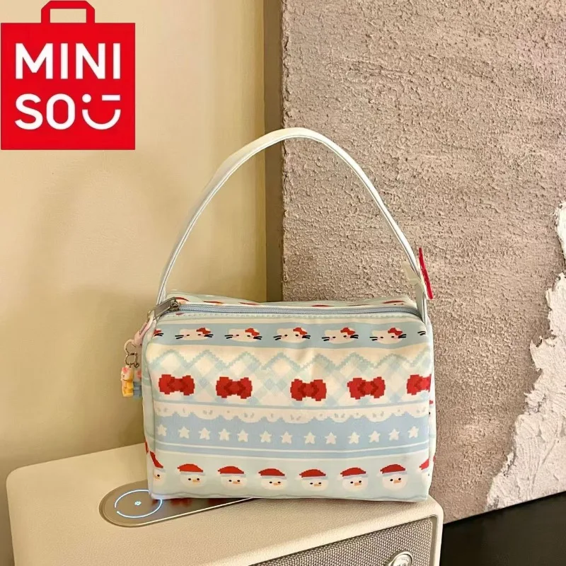 Miniso New 2025 модная сумка большой вместимости для путешествий, портативная, трехмерная сумка для ухода за волосами, хранения и косметичка 
Miniso New 2025 модная сумка большой вместимости для путешествий, портативная, трехмерная сумка для ухода за волосами, хранения и косметичка