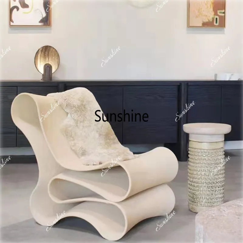 Nordic design, fiberglass noodle chair, curved folding single backrest
Nordic design, fiberglass noodle chair, curved folding single backrest