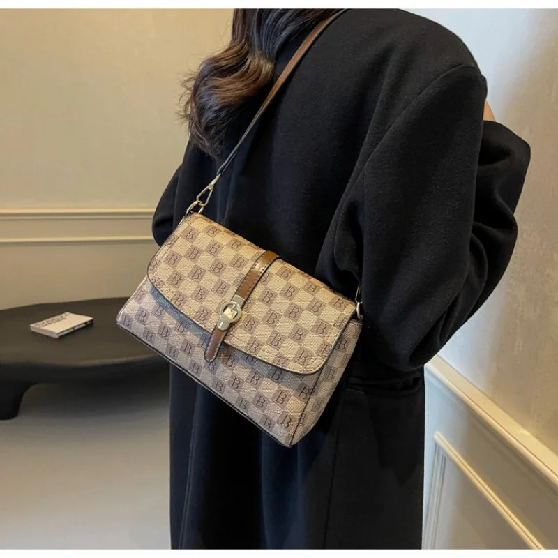 New Design Letter Logo Leather Handbag Elegant Minimalist Crossbody Bag For Women Stylish Party Shoulder Bag
New Design Letter Logo Leather Handbag Elegant Minimalist Crossbody Bag For Women Stylish Party Shoulder Bag