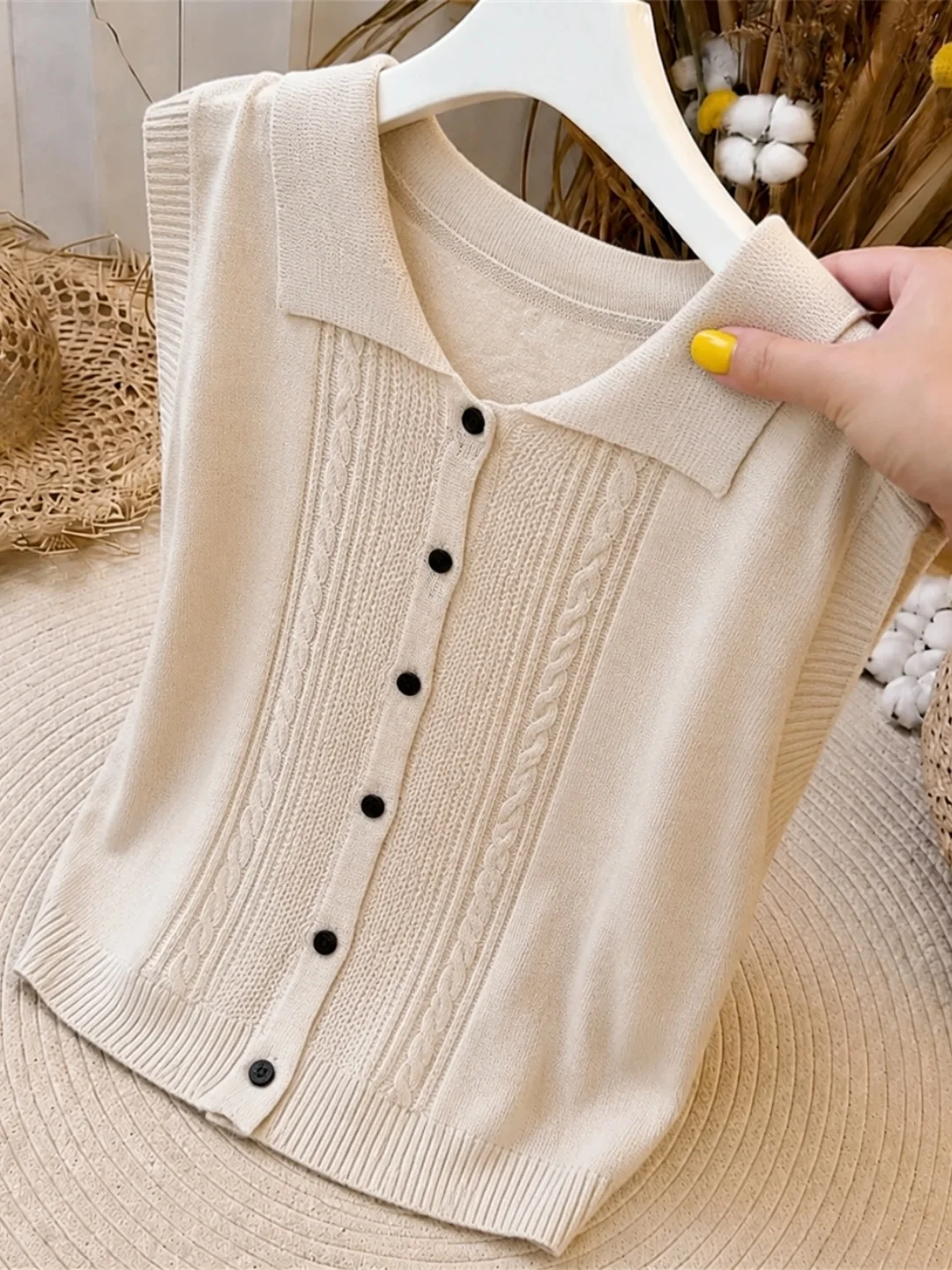 Trendy Ice Silk Knitted Vest Single Button Sleeveless Minimalist Style Women's Fashionable Age-Reversing All-Match Summer Top
Trendy Ice Silk Knitted Vest Single Button Sleeveless Minimalist Style Women's Fashionable Age-Reversing All-Match Summer Top