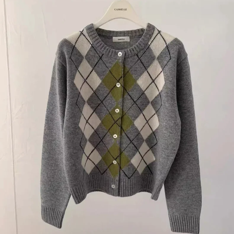 Габриэль, свободный повседневный свитер для колледжа с ромбовидным узором, пальто, весенне-осенний открытый кардиган, длинный свек, круглый, теплый
Габриэль, свободный повседневный свитер для колледжа с ромбовидным узором, пальто, весенне-осенний открытый кардиган, длинный свек, круглый, теплый