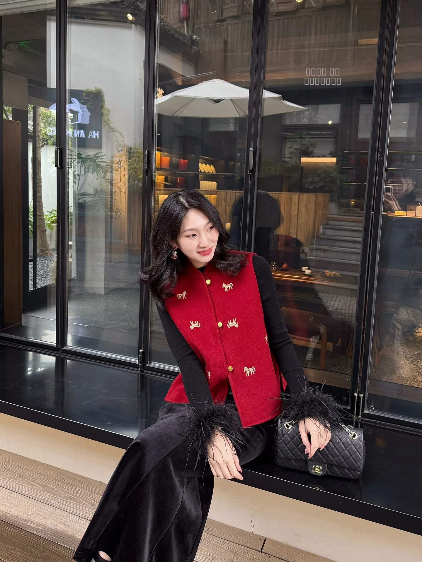 Красный шерстяной жилет с вышивкой, двусторонний, из норки, в китайском стиле, свободный крой, женский, теплый, повседневный, для работы и отдыха
Красный шерстяной жилет с вышивкой, двусторонний, из норки, в китайском стиле, свободный крой, женский, теплый, повседневный, для работы и отдыха