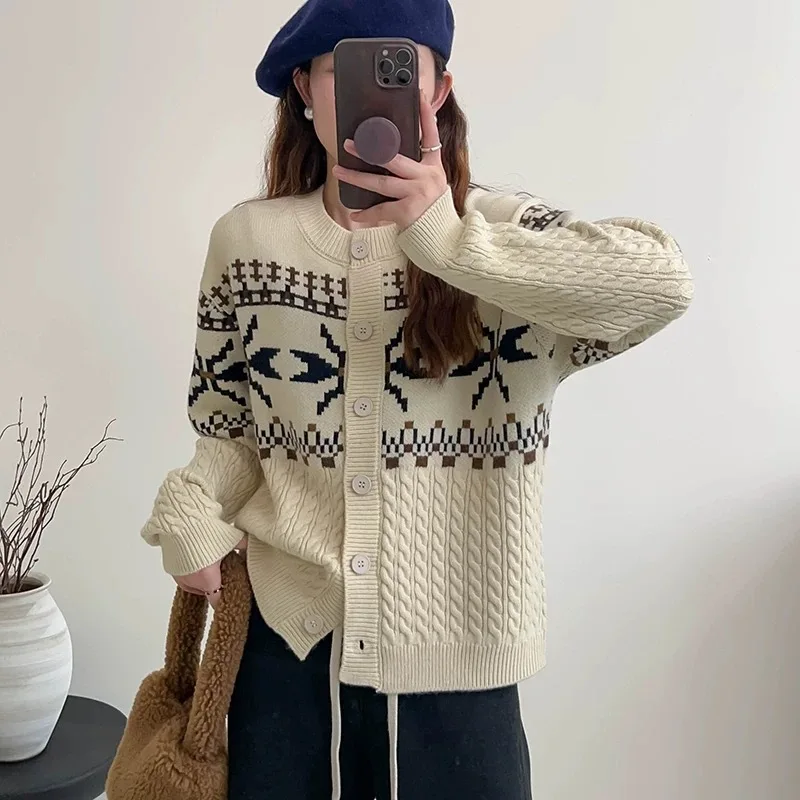 Autumn and winter new literary and retro style, jacquard twist crew neck knitted cardigan, loose versatile women sweater jacket 
Autumn and winter new literary and retro style, jacquard twist crew neck knitted cardigan, loose versatile women sweater jacket