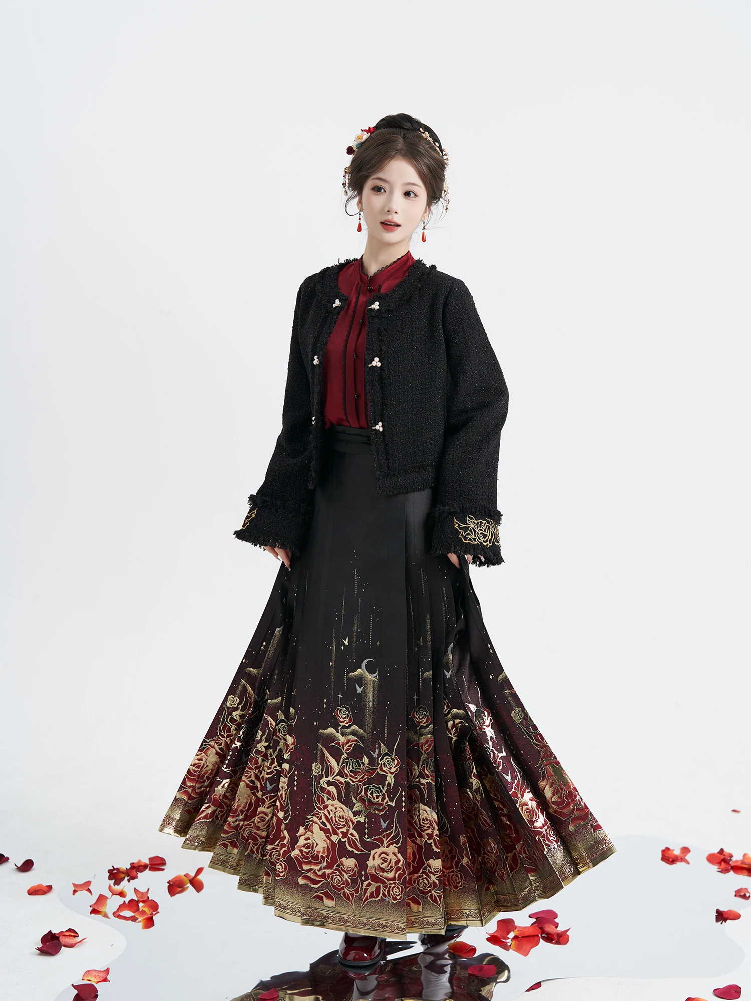 Luxury Black Ming Dynasty Style Embroidered Silk Half Skirt Traditional Chinese Hanfu Women's High Waist A-Line Skirt
Luxury Black Ming Dynasty Style Embroidered Silk Half Skirt Traditional Chinese Hanfu Women's High Waist A-Line Skirt