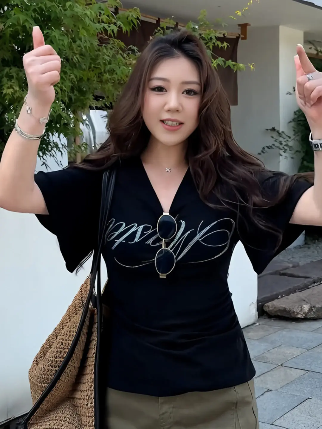 plus Size Korean Style V-Neck Short Sleeve T-Shirt Women's Summer New Folded Waist Shaping Meat Covering Top Diamond Heating
plus Size Korean Style V-Neck Short Sleeve T-Shirt Women's Summer New Folded Waist Shaping Meat Covering Top Diamond Heating