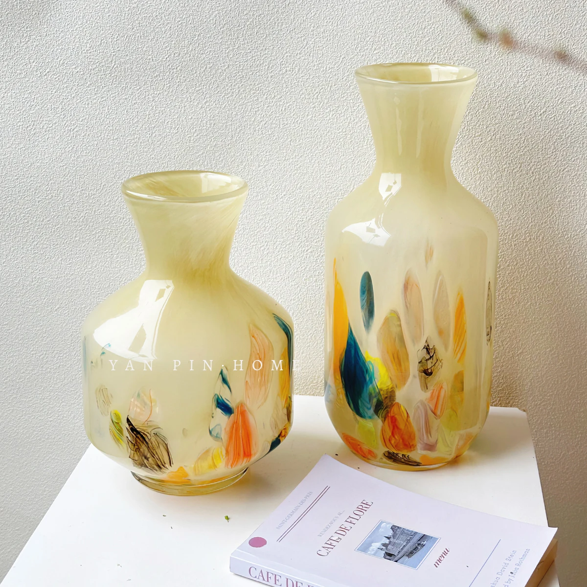 Medieval high-grade color handmade glazed glass vase French decoration living room large-diameter art flower arrangement ornamen 
Medieval high-grade color handmade glazed glass vase French decoration living room large-diameter art flower arrangement ornamen