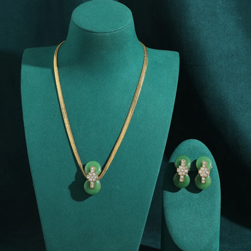 Vintage Round Jade Jewelry Sets Antique Gold Plated Rhinestone Pendant Necklace Earring Luxury For Women Brands Designer Wedding
Vintage Round Jade Jewelry Sets Antique Gold Plated Rhinestone Pendant Necklace Earring Luxury For Women Brands Designer Wedding