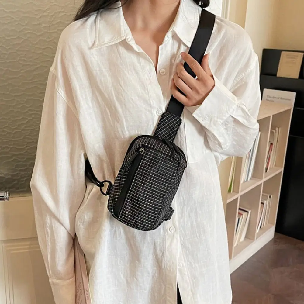 Multifunctional Nylon Chest Bag Korean Style Waterproof Nylon Crossbody Bag Portable Lightweight Couple Breast Bag Men/Women
Multifunctional Nylon Chest Bag Korean Style Waterproof Nylon Crossbody Bag Portable Lightweight Couple Breast Bag Men/Women