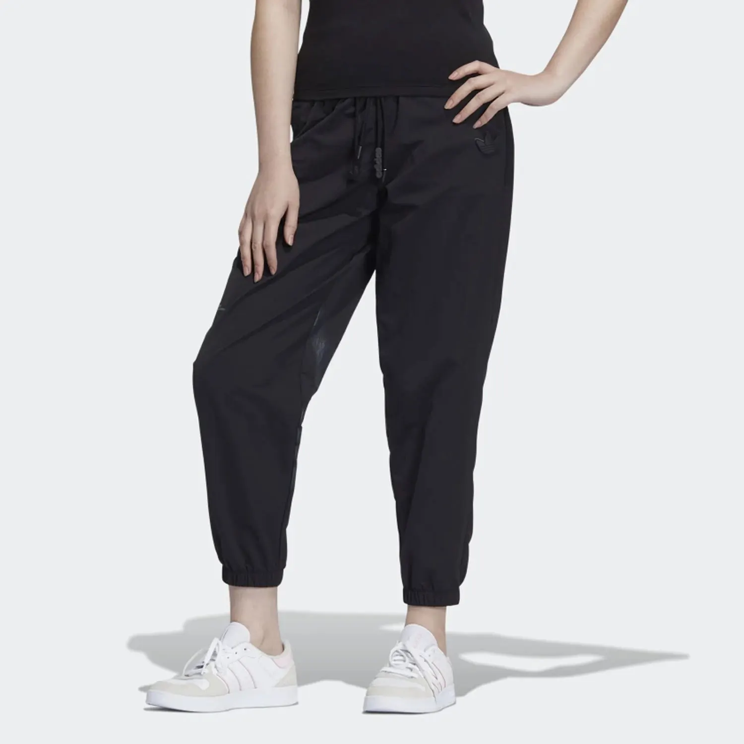 Adidas Authentic Three Leaves ADICOLOR TP Women's Sports Pants HS1926
Adidas Authentic Three Leaves ADICOLOR TP Women's Sports Pants HS1926