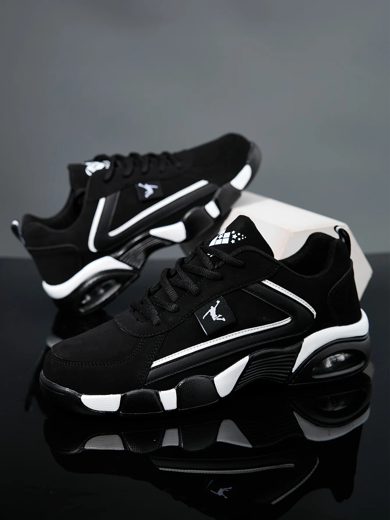 Men's Lace-Up Black-Red-White Lightweight Comfortable Leather Surface Versatile Casual Sports Shoes
Men's Lace-Up Black-Red-White Lightweight Comfortable Leather Surface Versatile Casual Sports Shoes