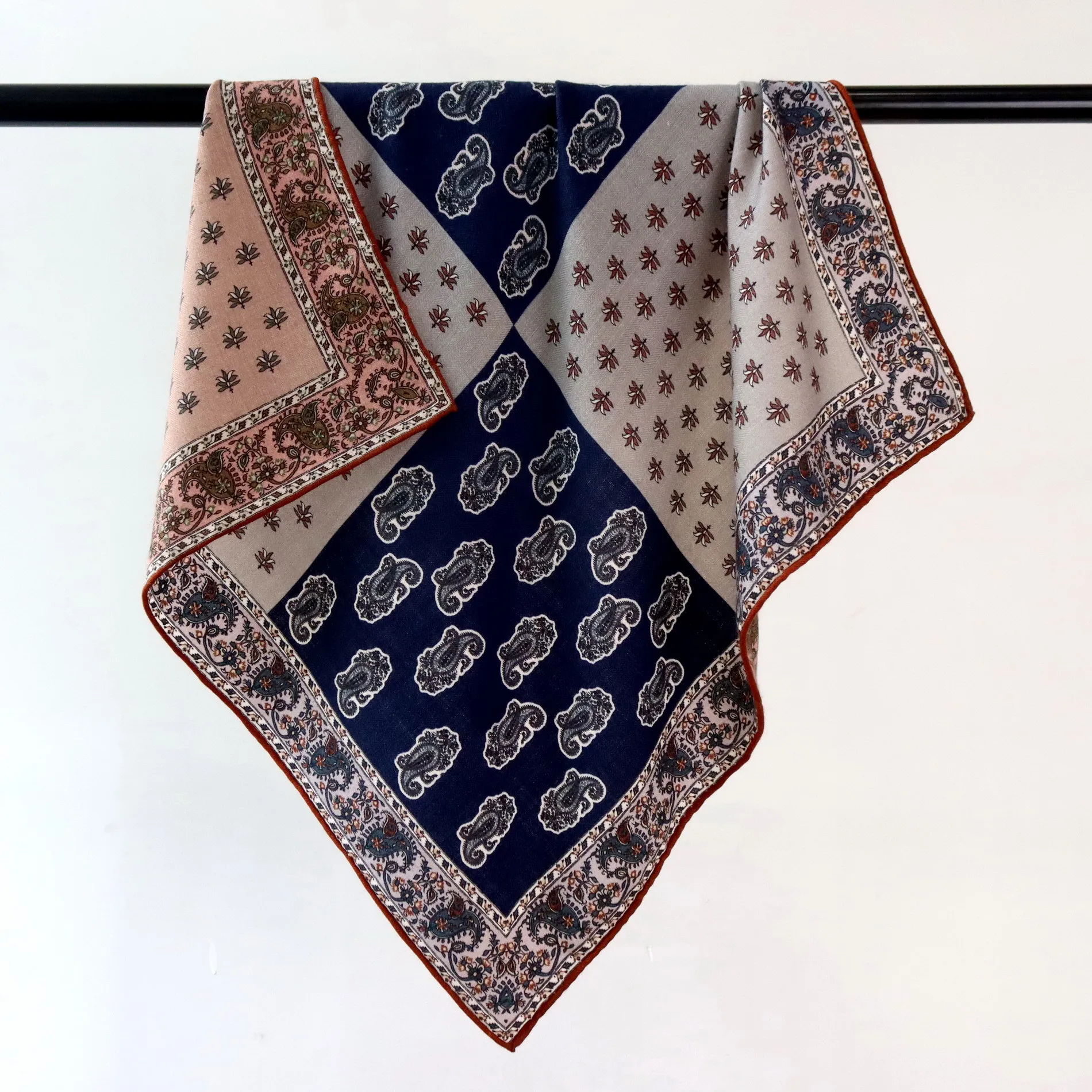 Шарф из 70% шерсти и 30% шелка, женские платки, накидки, фуляр, квадратные пашмины, женские хиджабы, банданы, платки, шарфы для женщин
Шарф из 70% шерсти и 30% шелка, женские платки, накидки, фуляр, квадратные пашмины, женские хиджабы, банданы, платки, шарфы для женщин