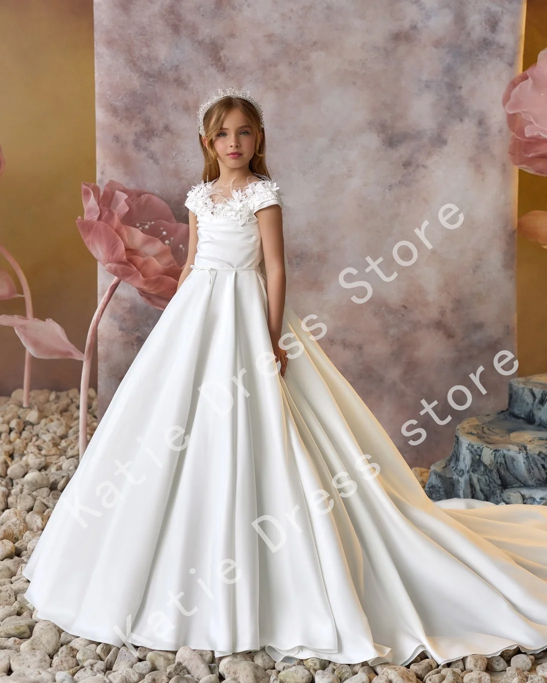 White Satin Applique With Feather Flower Girl Dress For Wedding Elegant Princess Kids Birthday Party First Communion Ball Gowns
White Satin Applique With Feather Flower Girl Dress For Wedding Elegant Princess Kids Birthday Party First Communion Ball Gowns