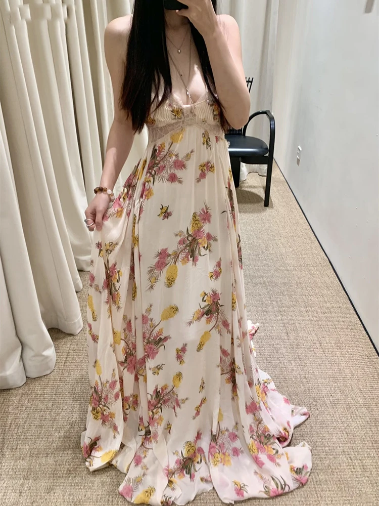 Floral print halter dress, high-end lace-embroidered pleated full-skirt beach vacation backless stunning dress
Floral print halter dress, high-end lace-embroidered pleated full-skirt beach vacation backless stunning dress