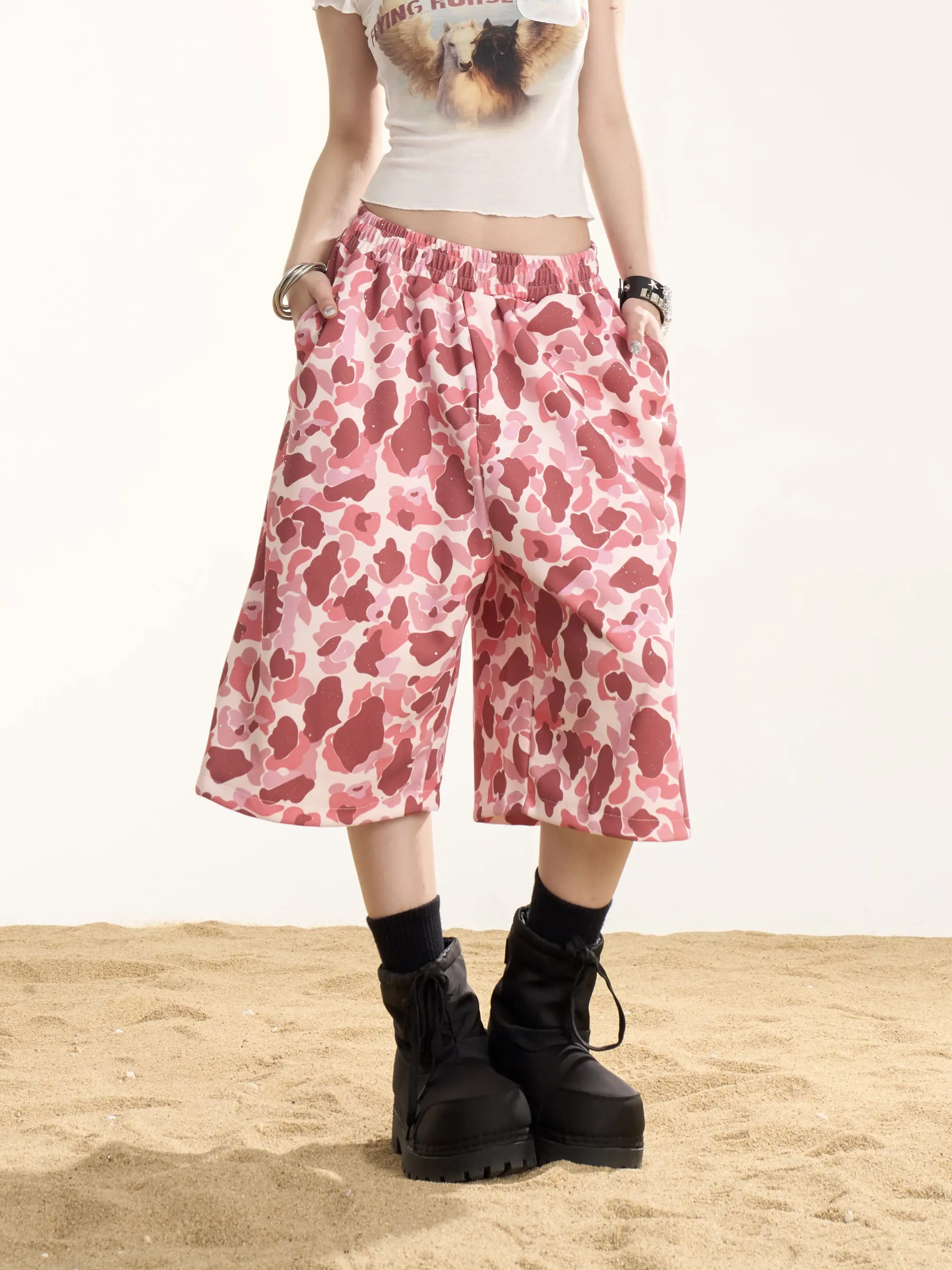 Retro American Camouflage Wide Leg Pants Women's Elastic Waist Thin Summer Short Shorts Casual Versatile Ladies' Fashion
Retro American Camouflage Wide Leg Pants Women's Elastic Waist Thin Summer Short Shorts Casual Versatile Ladies' Fashion