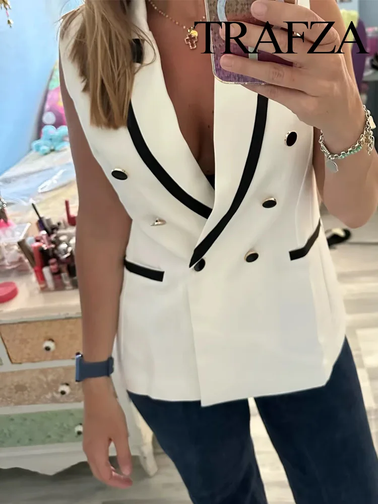 TRAFZA Women Fashion Turn-down Collar Double-breasted Pocket Decoration Sleeveless Waistcoat+Contrast Trim Casual Shorts Set
TRAFZA Women Fashion Turn-down Collar Double-breasted Pocket Decoration Sleeveless Waistcoat+Contrast Trim Casual Shorts Set