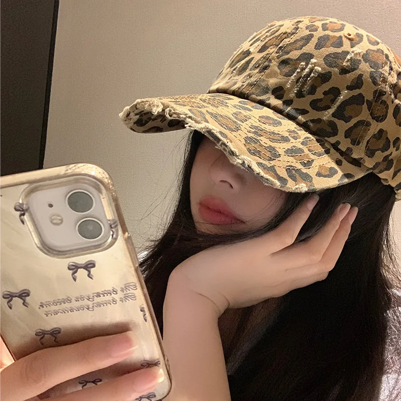 American retro leopard print vintage baseball cap for women, worn in spring and summer, soft top, small face, ins spicy girl duc
American retro leopard print vintage baseball cap for women, worn in spring and summer, soft top, small face, ins spicy girl duc