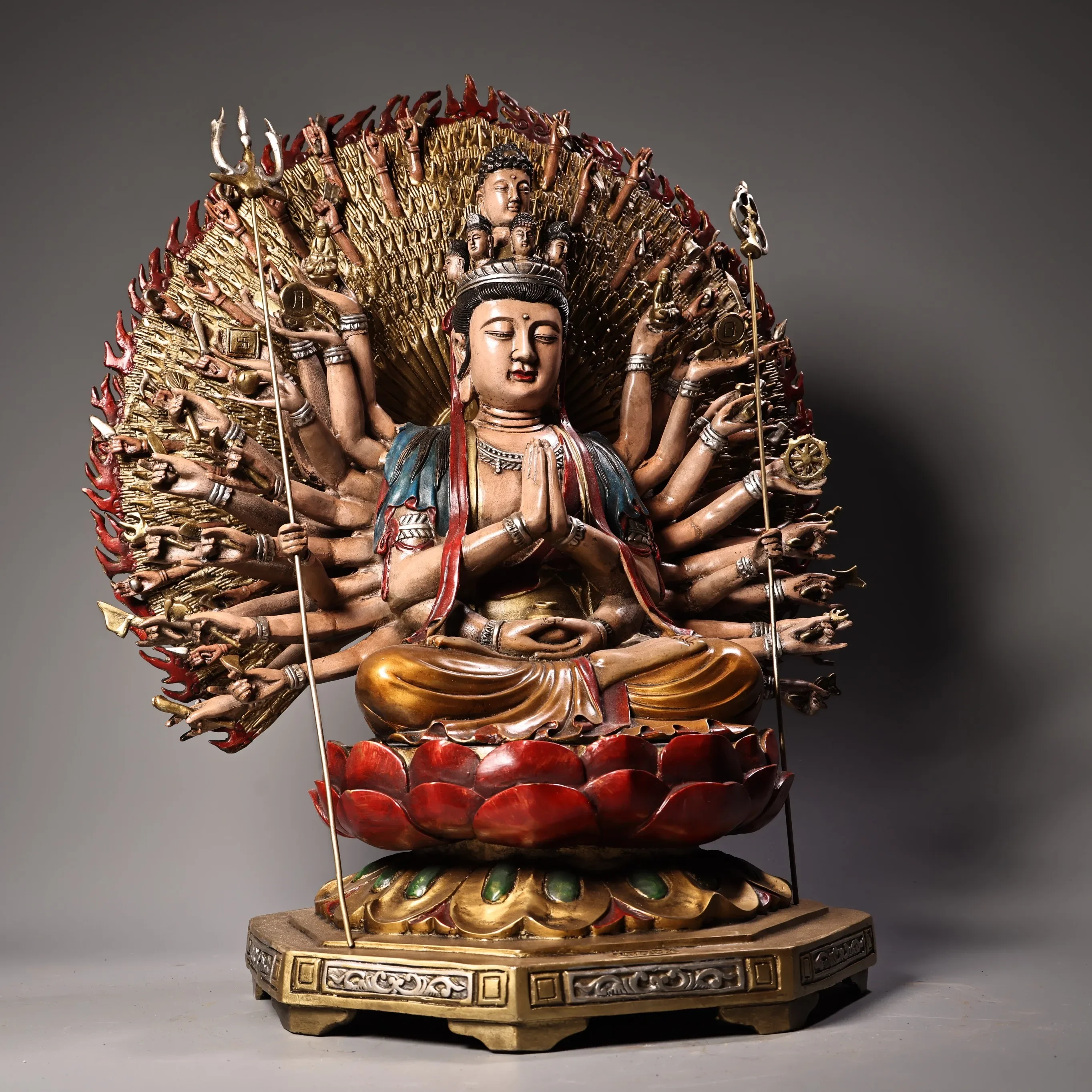 23"Tibetan Temple Collection Old Bronze Painted Cundhi Bodhisattva Buddha 1000 Guanyin Sitting Buddha Backlight Worship Hall
23"Tibetan Temple Collection Old Bronze Painted Cundhi Bodhisattva Buddha 1000 Guanyin Sitting Buddha Backlight Worship Hall