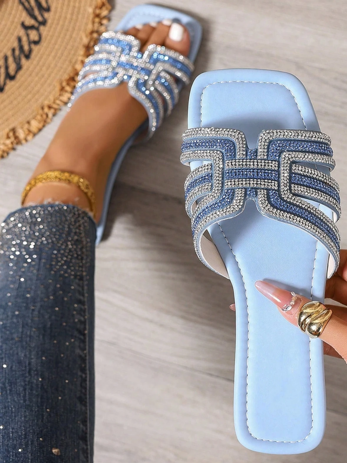 Women Rhinestone Decor Slide Sandals Blue Gold 2025 Summer Outdoor Fashion Elegant Sexy Casual Party Flats Office Mujer zapatos
Women Rhinestone Decor Slide Sandals Blue Gold 2025 Summer Outdoor Fashion Elegant Sexy Casual Party Flats Office Mujer zapatos