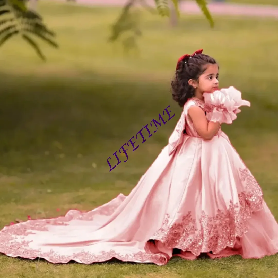 Классическое плиссированное платье без рукавов с круглым вырезом и аппликацией по индивидуальному заказу, торжественное платье для причастия для девочек, длиной до пола, винтажное длинное платье с скользящим шлейфом и цветочным узором
Классическое плиссированное платье без рукавов с круглым вырезом и аппликацией по индивидуальному заказу, торжественное платье для причастия для девочек, длиной до пола, винтажное длинное платье с скользящим шлейфом и цветочным узором