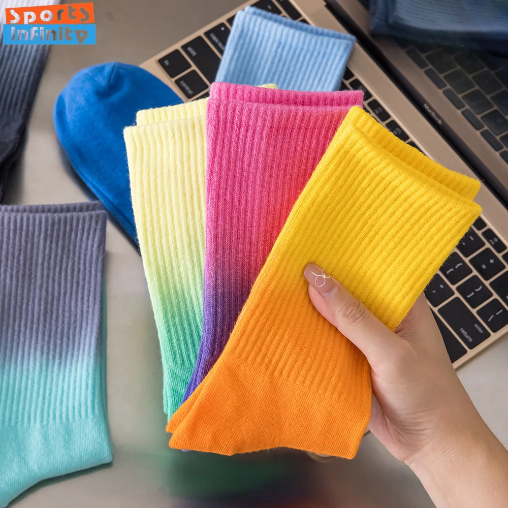 Новые модные спортивные носки средней длины с градиентом, баскетбольные носки для скейтборда, пара носков в стиле хип-хоп, мужские и женские чулки
Новые модные спортивные носки средней длины с градиентом, баскетбольные носки для скейтборда, пара носков в стиле хип-хоп, мужские и женские чулки