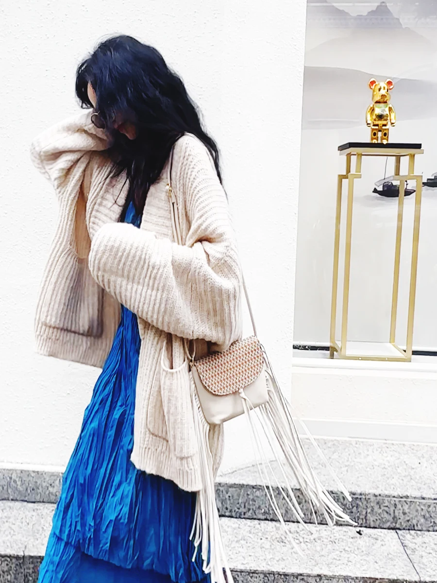 Elegant Long Tassel Crossbody Leisure Travel Vacation Small Square Bag Trendy National Style Casual Fashion Tassel Bag
Elegant Long Tassel Crossbody Leisure Travel Vacation Small Square Bag Trendy National Style Casual Fashion Tassel Bag