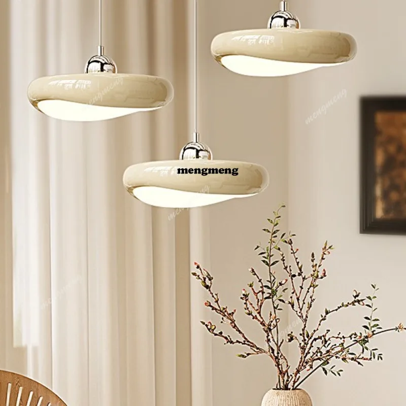 Yuntuan restaurant chandelier French cream bar table creative new living room dining room chandelier
Yuntuan restaurant chandelier French cream bar table creative new living room dining room chandelier
