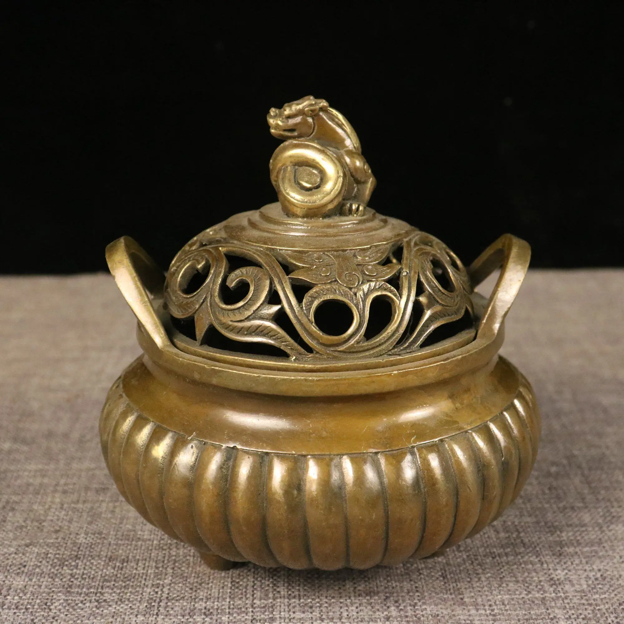 Vintage Copper Striped Incense Burner Three Legs Double Ears With Lid Mini Pi Xiu Buddha Zen Tea Ceremony Home Decor
Vintage Copper Striped Incense Burner Three Legs Double Ears With Lid Mini Pi Xiu Buddha Zen Tea Ceremony Home Decor